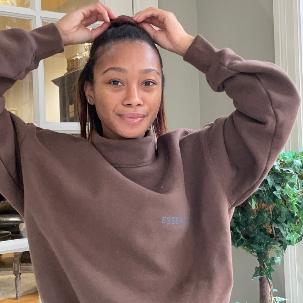 Essentials Mock Neck Sweatshirt 🤎